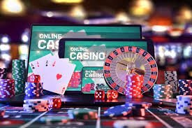 Tata letak meja Domino QQ di platform satgasjitu dengan kartu dan keripik